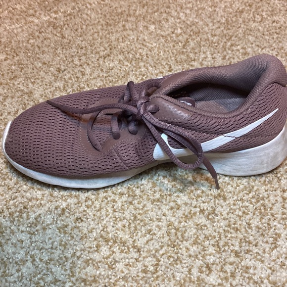 Nike Mauve purple tone Nike tennis shoe sneaker size 7 - Picture 4 of 14